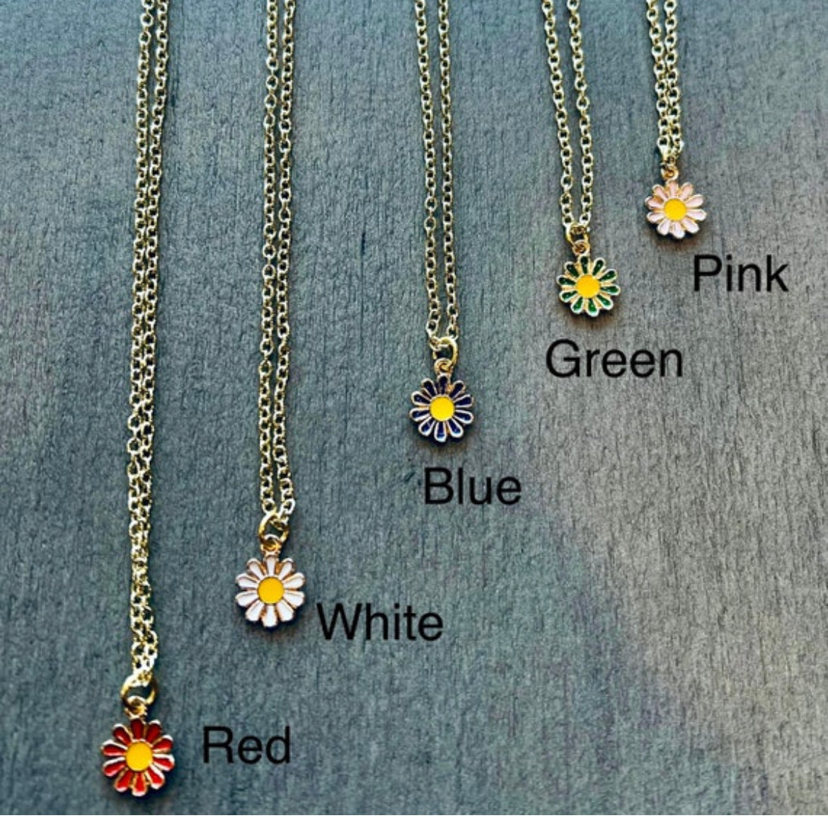 Dainty Daisy Necklace